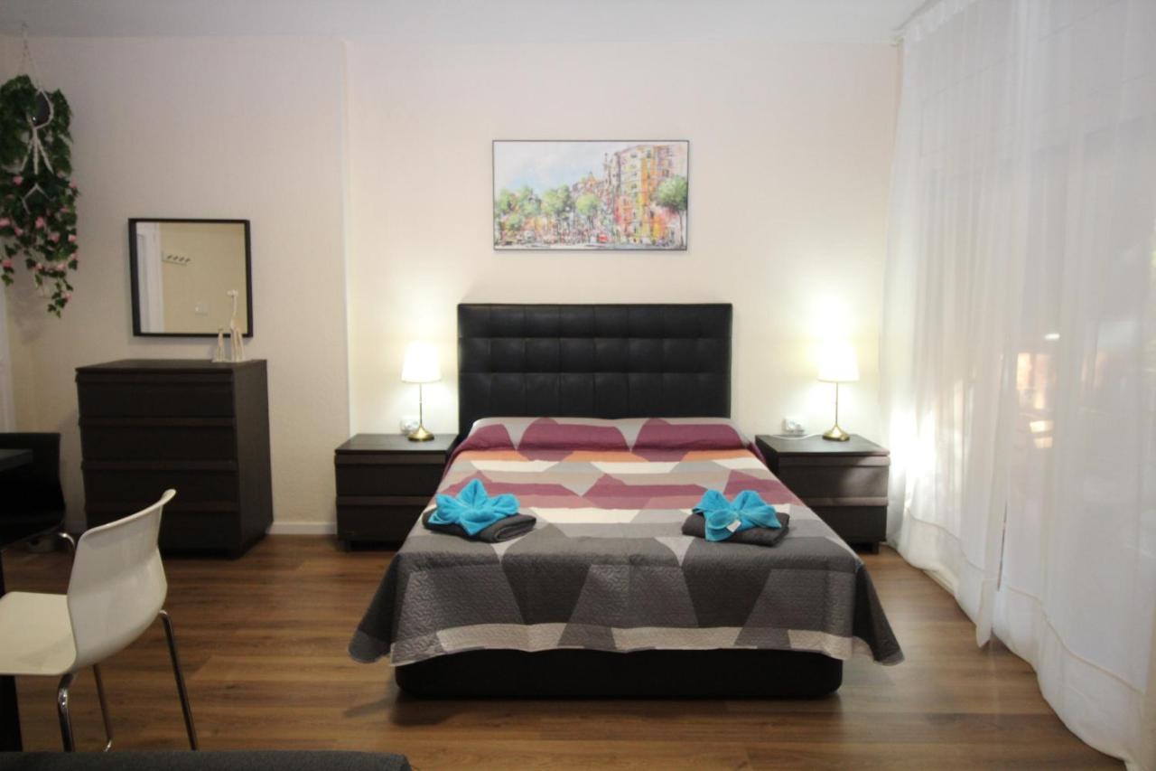 Urgel Habitaciones Barcelona Exterior foto